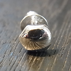 ピアス
